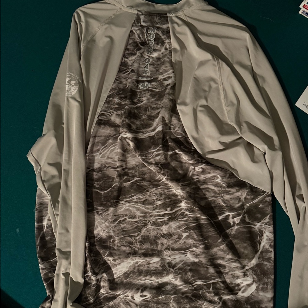 Mossy Oak Gray and Black Long Sleeve Tee